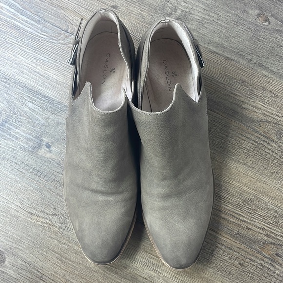 Caslon Women’s Grey Beige Ankle Bootie, size 9 - Picture 11 of 11
